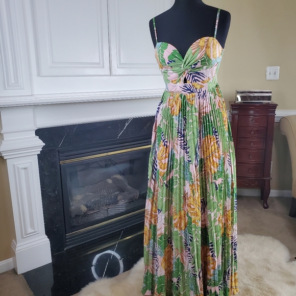 PLEATED FLORAL MAXI DRESS - Picture 4 of 7